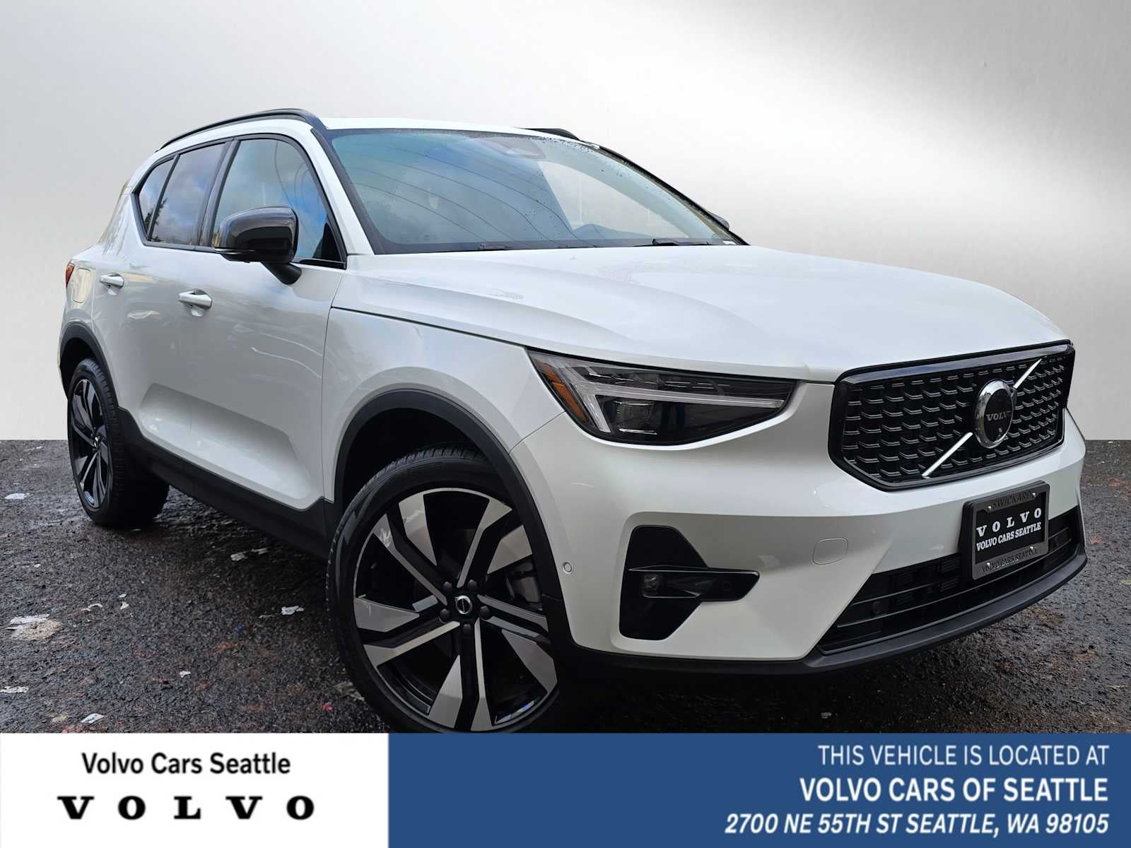 2024 Volvo XC40 Ultimate Dark Theme