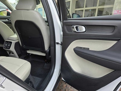 2024 Volvo XC40 Ultimate Dark Theme