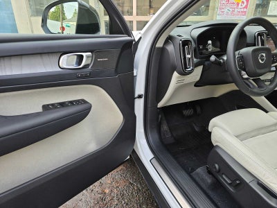 2024 Volvo XC40 Ultimate Dark Theme