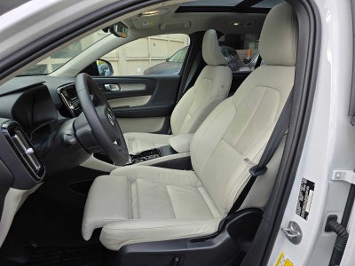 2024 Volvo XC40 Ultimate Dark Theme