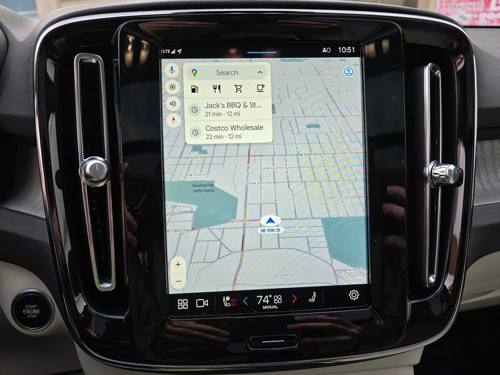 2024 Volvo XC40 Ultimate Dark Theme