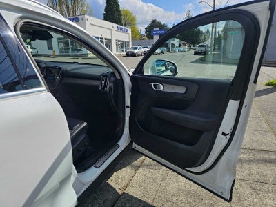 2023 Volvo XC40 Plus Bright Theme