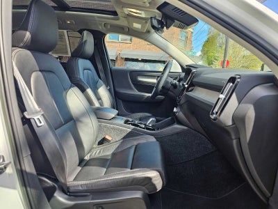 2023 Volvo XC40 Plus Bright Theme