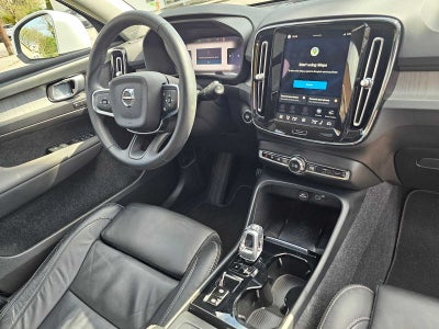 2023 Volvo XC40 Plus Bright Theme