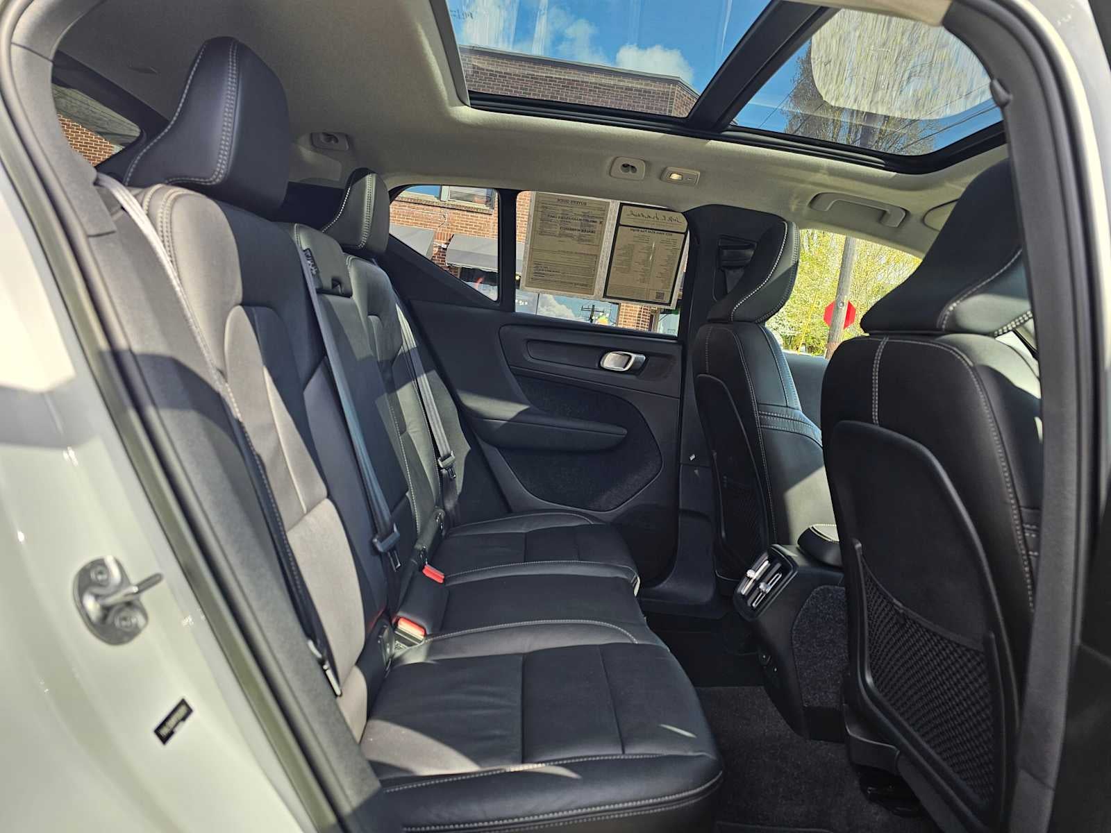 2023 Volvo XC40 Plus Bright Theme