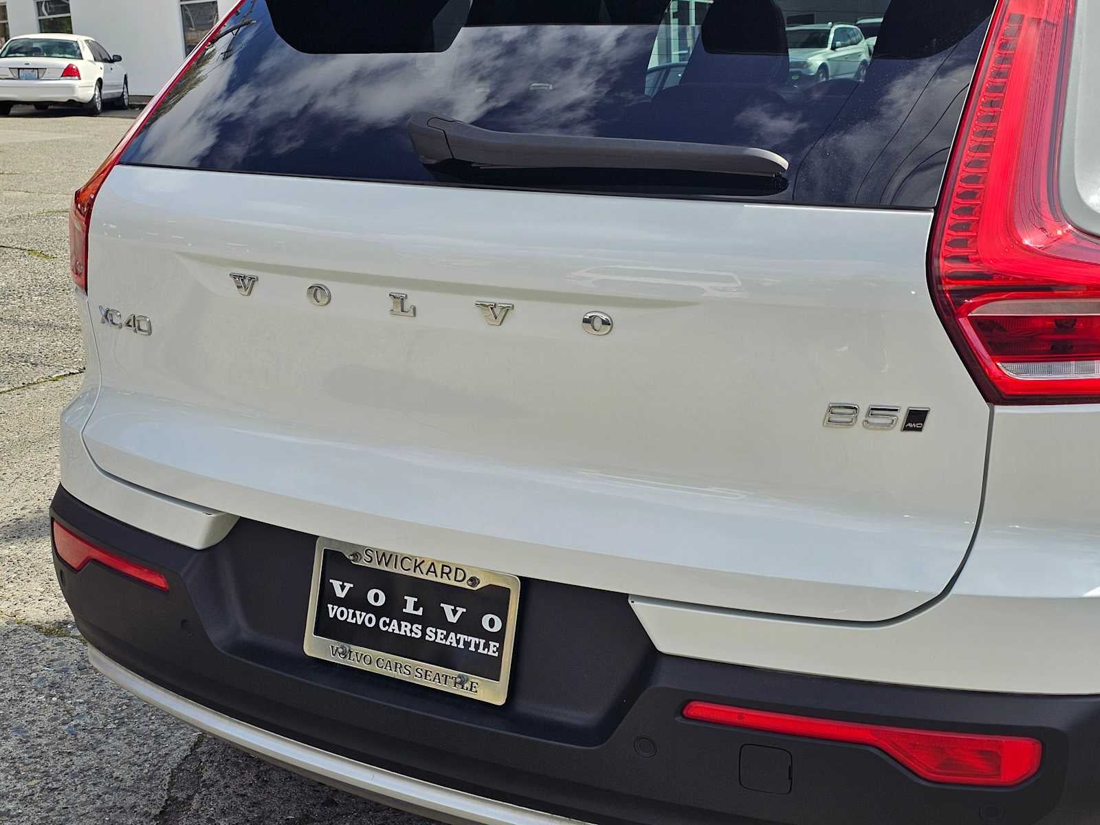 2023 Volvo XC40 Plus Bright Theme