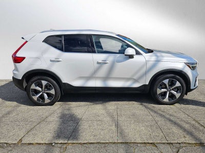 2023 Volvo XC40 Plus Bright Theme