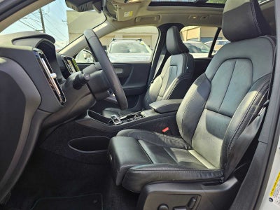 2023 Volvo XC40 Plus Bright Theme