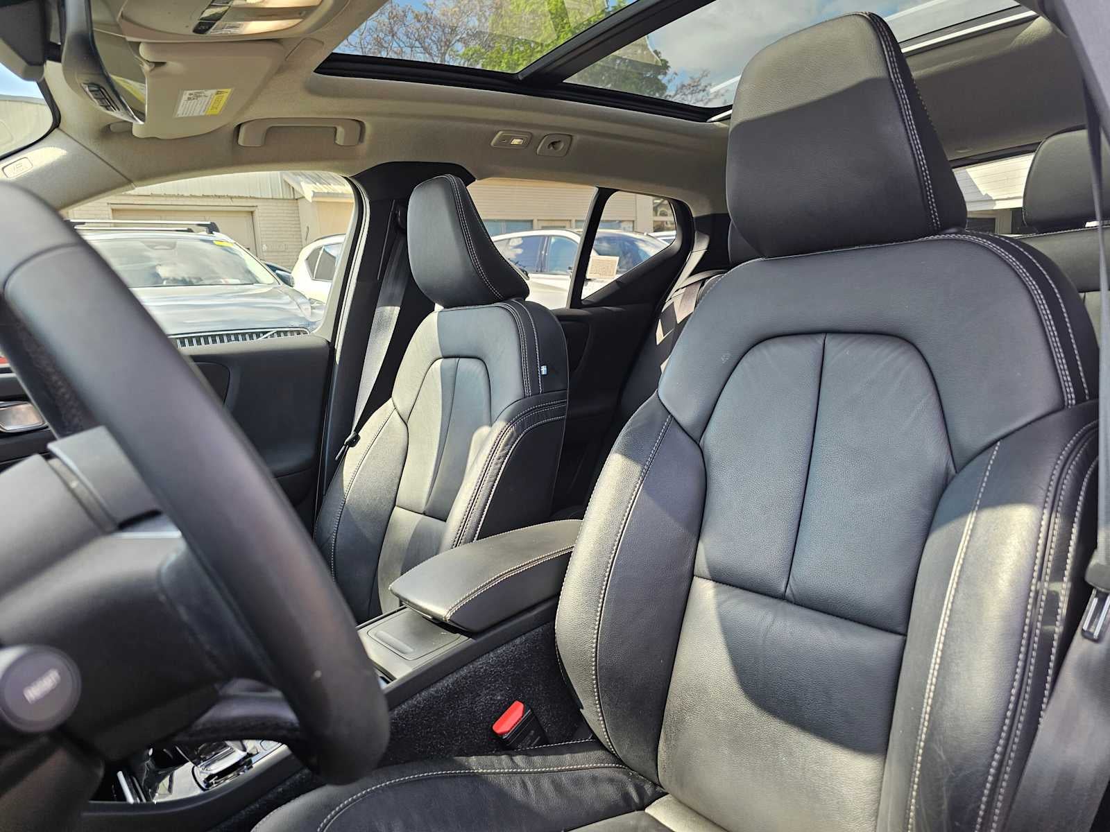 2023 Volvo XC40 Plus Bright Theme