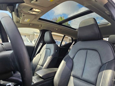 2023 Volvo XC40 Plus Bright Theme