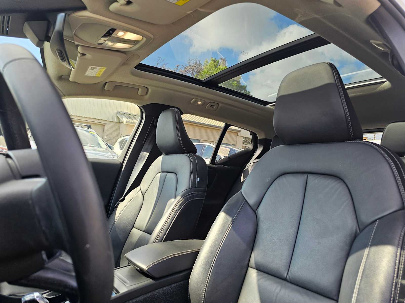 2023 Volvo XC40 Plus Bright Theme