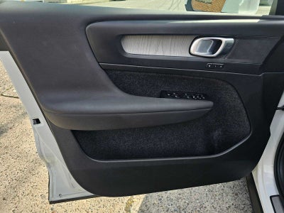 2023 Volvo XC40 Plus Bright Theme