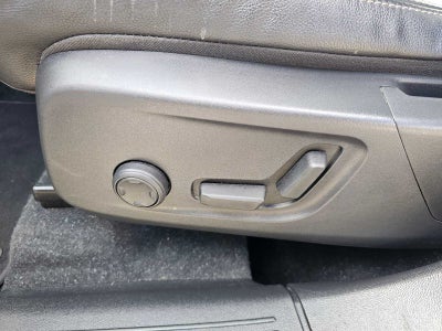 2023 Volvo XC40 Plus Bright Theme