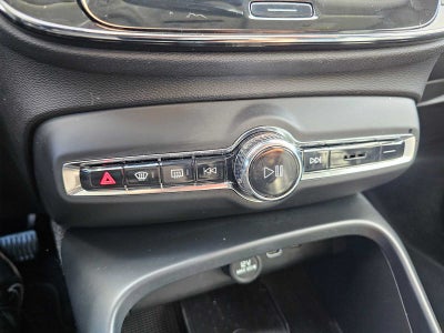 2023 Volvo XC40 Plus Bright Theme