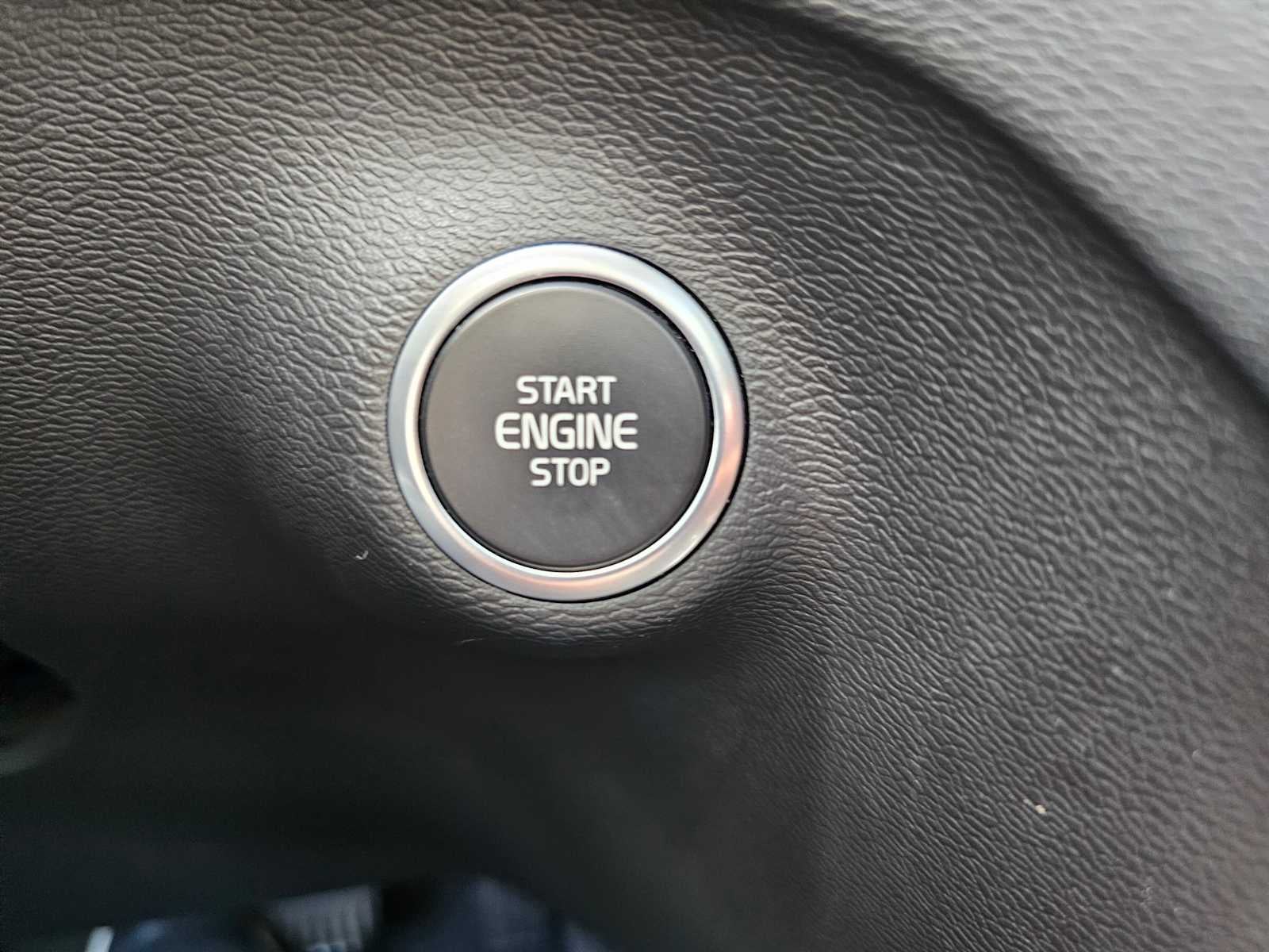 2023 Volvo XC40 Plus Bright Theme