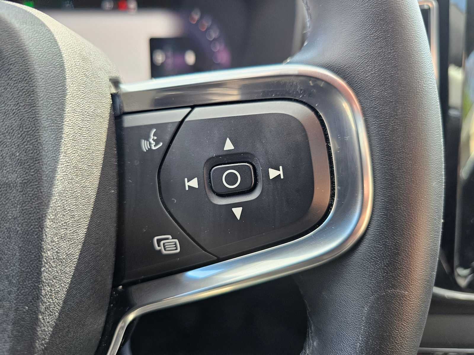 2023 Volvo XC40 Plus Bright Theme