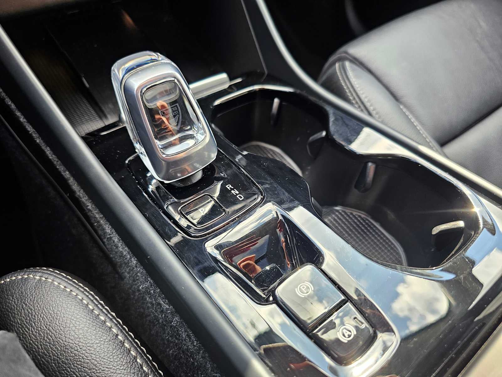 2023 Volvo XC40 Plus Bright Theme