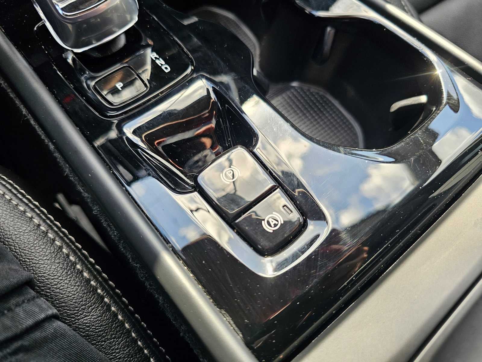 2023 Volvo XC40 Plus Bright Theme