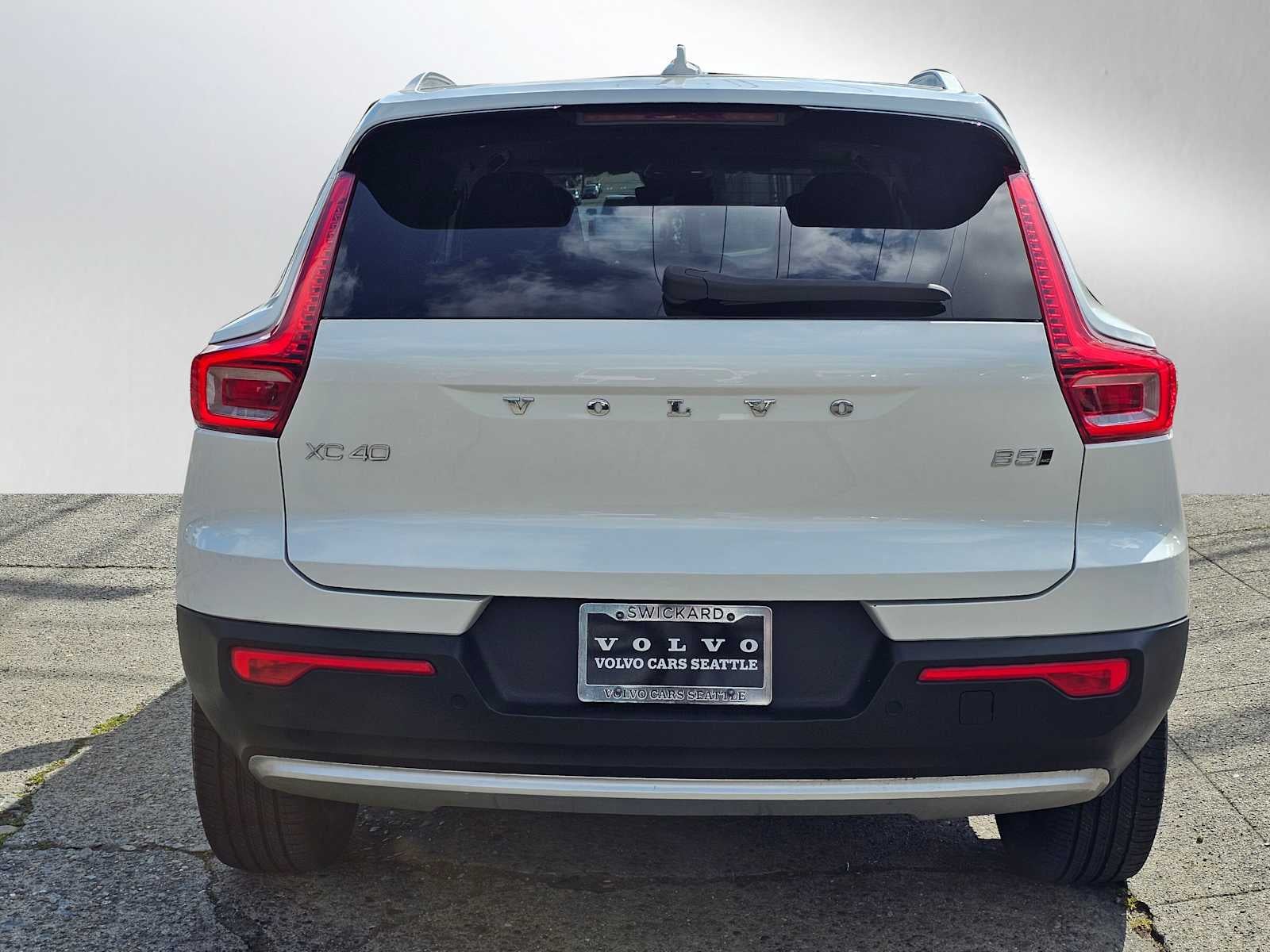 2023 Volvo XC40 Plus Bright Theme