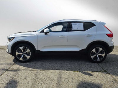 2023 Volvo XC40 Plus Bright Theme