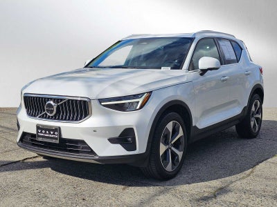 2023 Volvo XC40 Plus Bright Theme