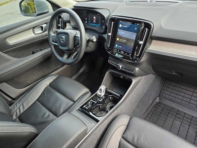 2023 Volvo XC40 Plus Bright Theme