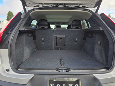 2023 Volvo XC40 Plus Bright Theme