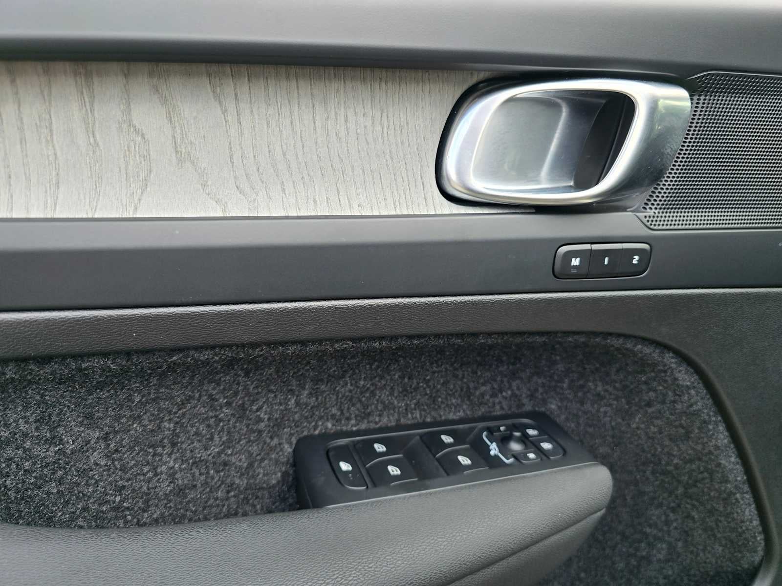 2023 Volvo XC40 Plus Bright Theme