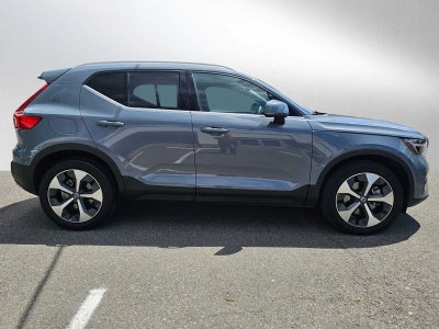 2023 Volvo XC40 Plus Bright Theme