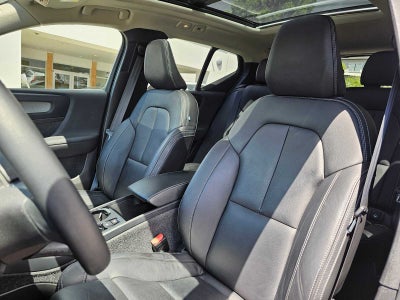 2023 Volvo XC40 Plus Bright Theme