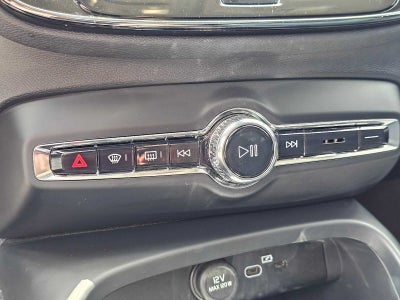 2023 Volvo XC40 Plus Bright Theme
