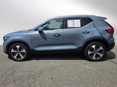 2023 Volvo XC40 Plus Bright Theme