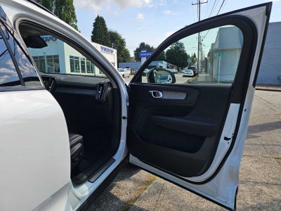 2023 Volvo XC40 Plus Dark Theme