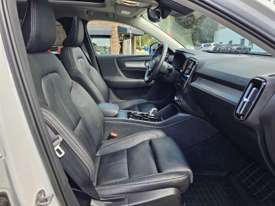2023 Volvo XC40 Plus Dark Theme