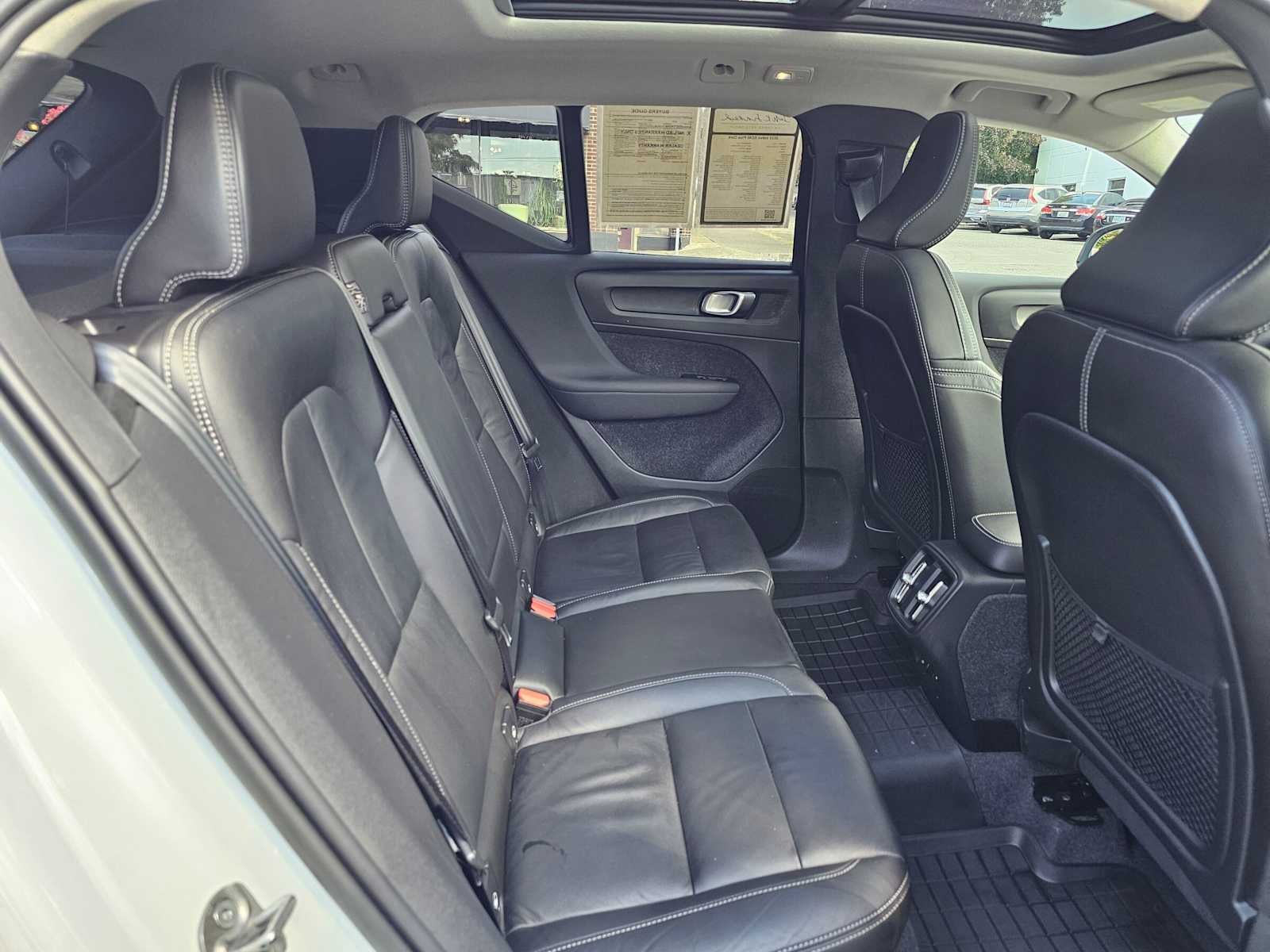 2023 Volvo XC40 Plus Dark Theme