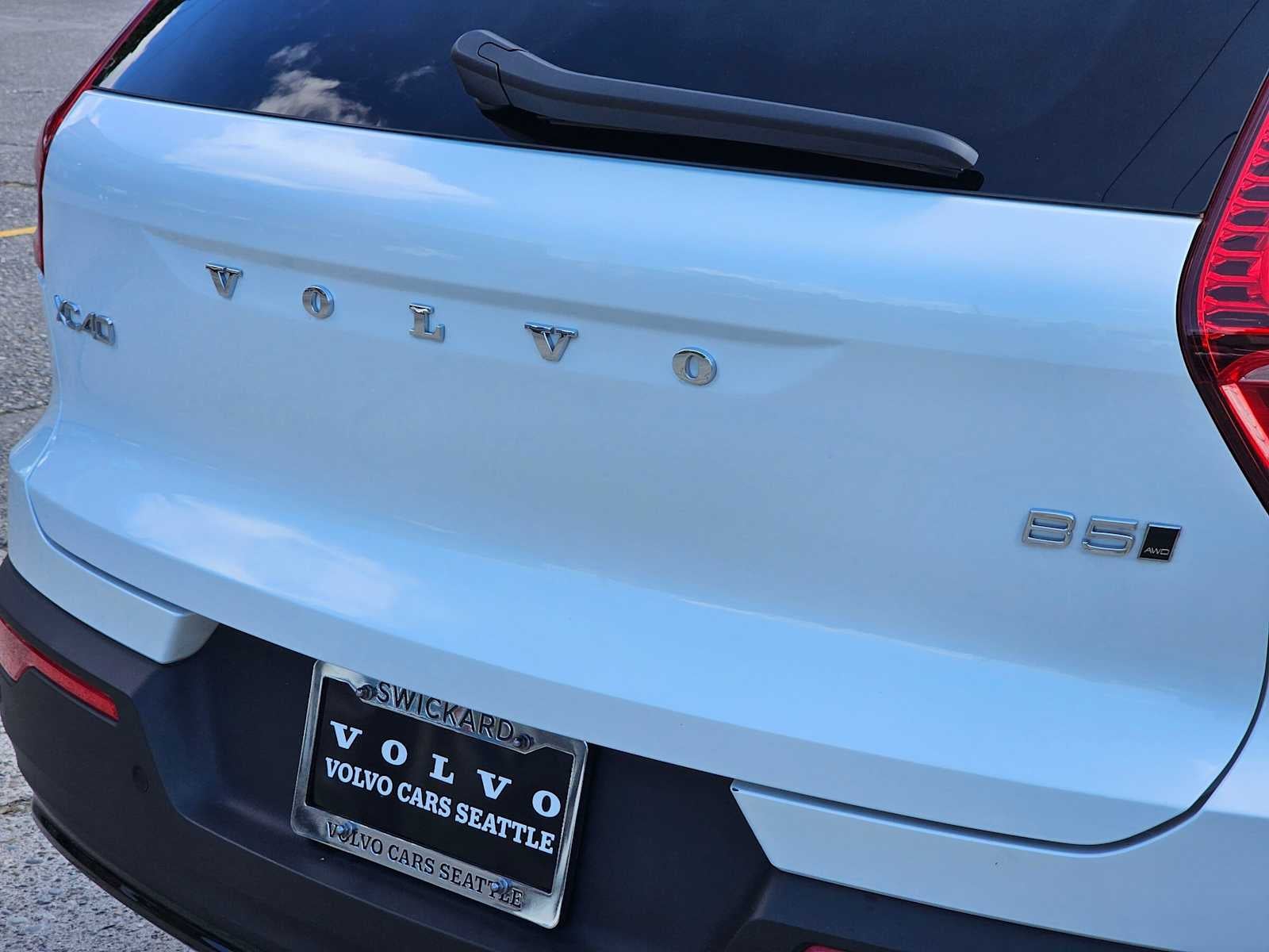 2023 Volvo XC40 Plus Dark Theme