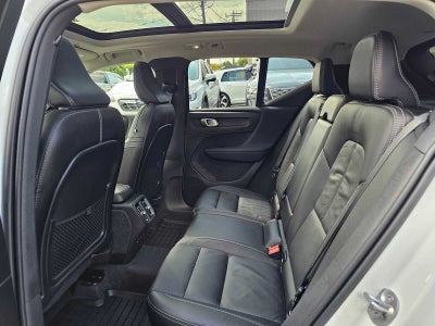 2023 Volvo XC40 Plus Dark Theme
