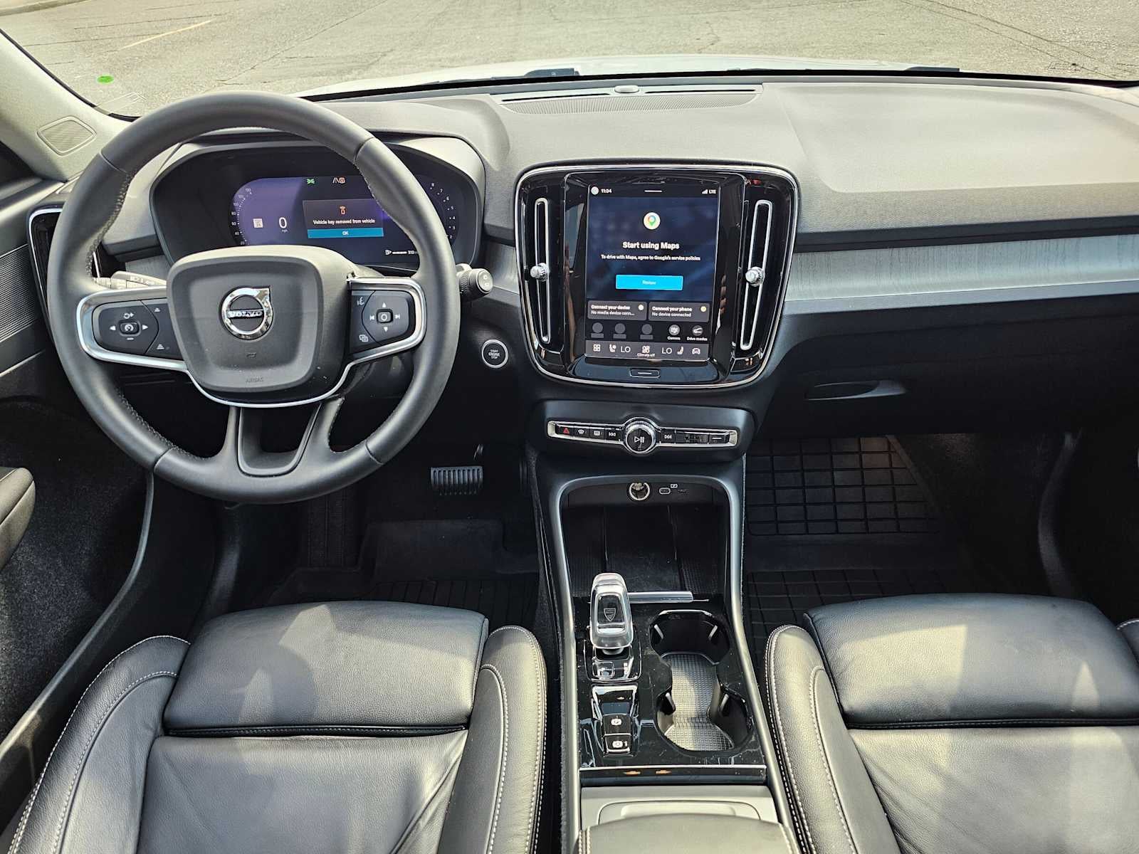 2023 Volvo XC40 Plus Dark Theme