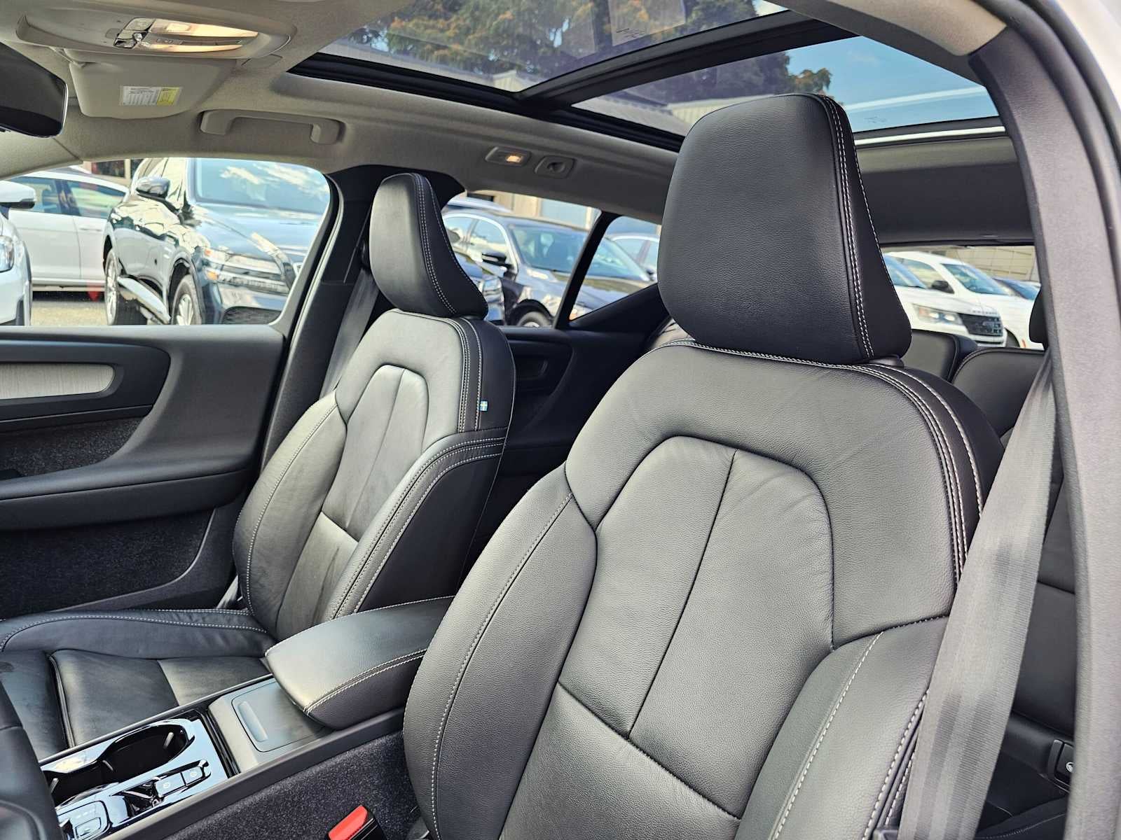 2023 Volvo XC40 Plus Dark Theme