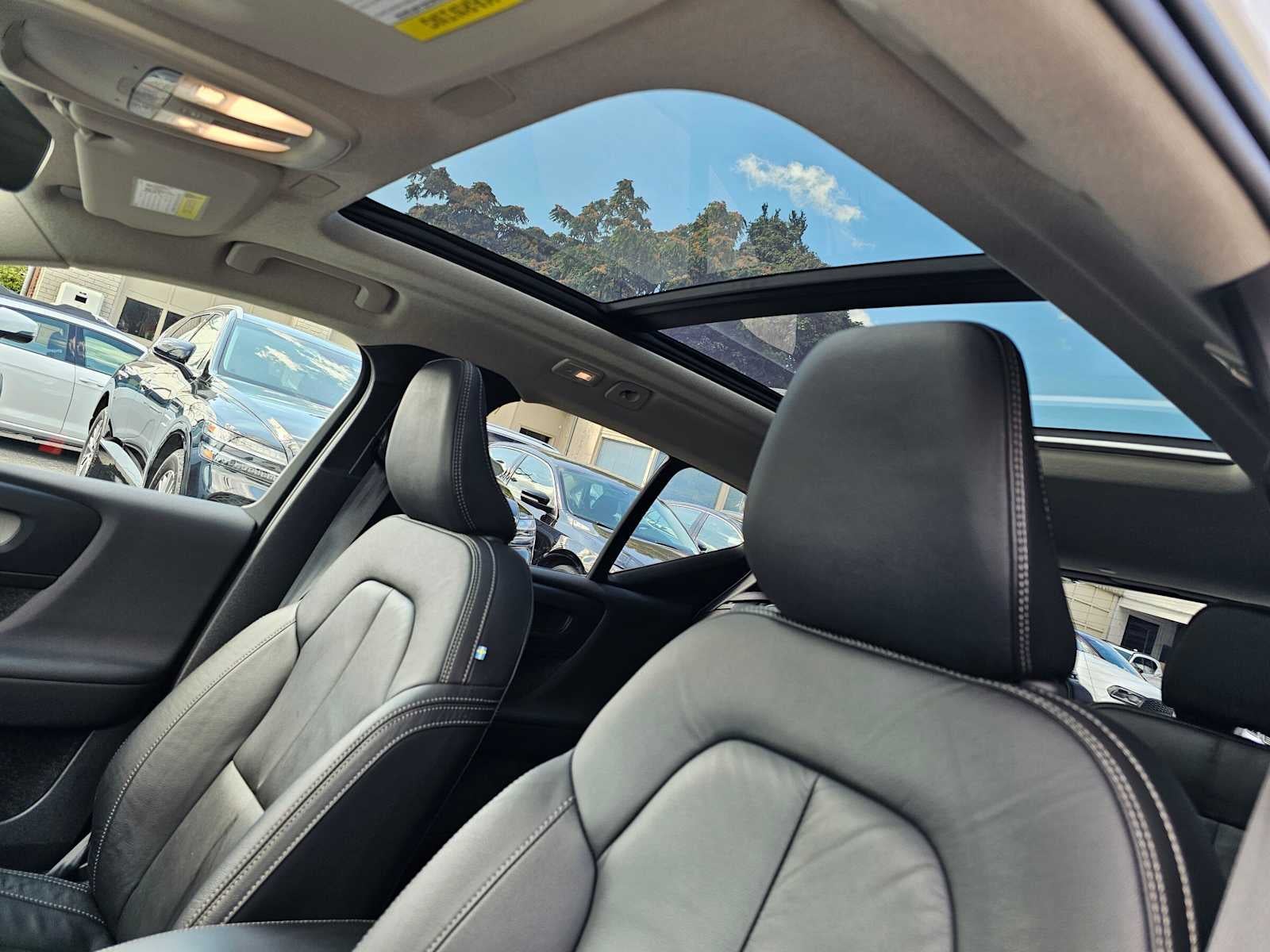 2023 Volvo XC40 Plus Dark Theme