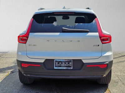 2023 Volvo XC40 Plus Dark Theme