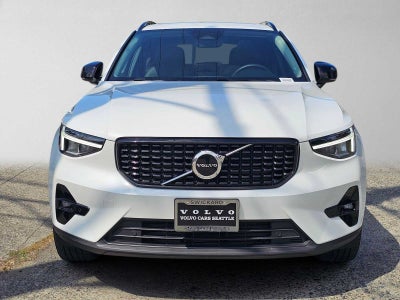 2023 Volvo XC40 Plus Dark Theme