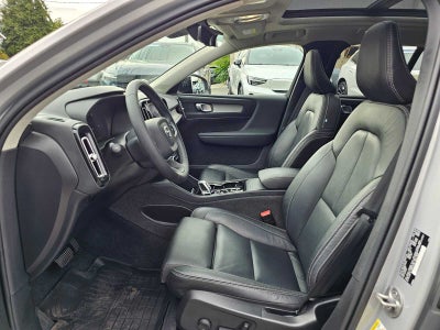 2023 Volvo XC40 Plus Dark Theme