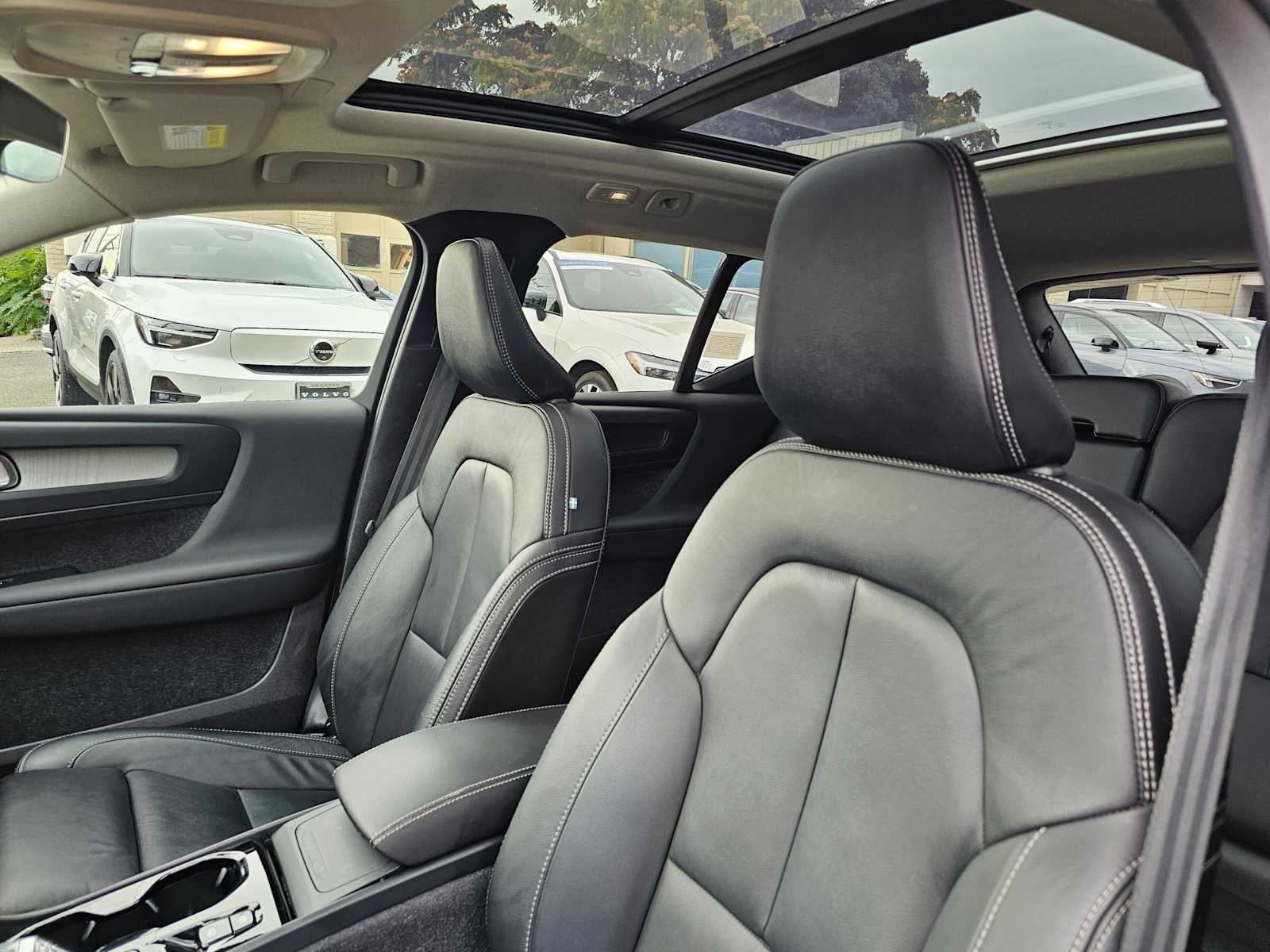 2023 Volvo XC40 Plus Dark Theme
