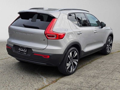 2023 Volvo XC40 Plus Dark Theme