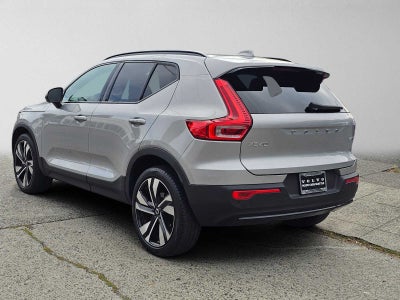 2023 Volvo XC40 Plus Dark Theme