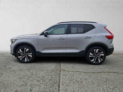 2023 Volvo XC40 Plus Dark Theme