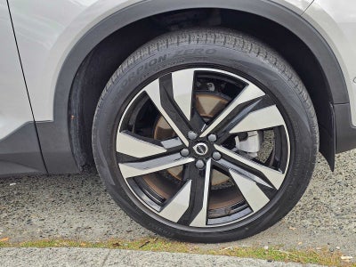 2023 Volvo XC40 Plus Dark Theme