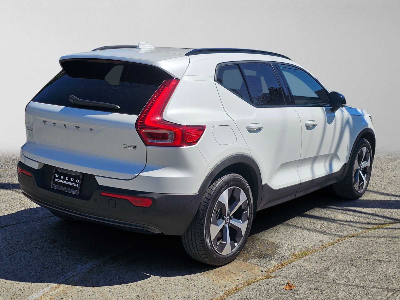2023 Volvo XC40 Ultimate Dark Theme