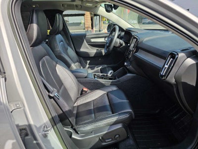 2023 Volvo XC40 Ultimate Dark Theme